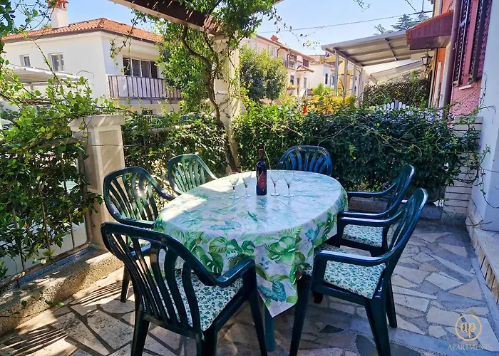 House Srecka Daire Izola